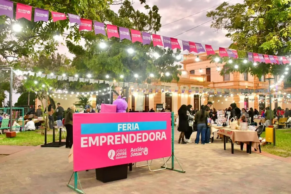 Formosa: una nueva Feria Emprendedora reunió a productores locales frente al Palacio Municipal