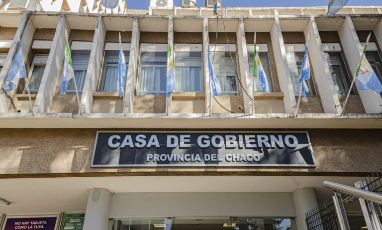 Chaco pagará un refuerzo de $100.000 a estatales y $80.000 a jubilados el 15 de octubre