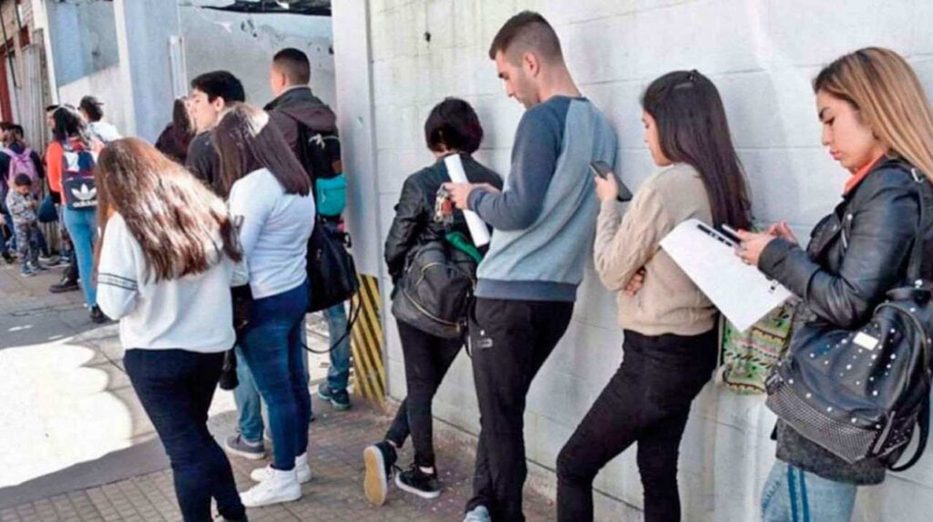 El empleo preocupa más que la inflación: una encuesta pone presión sobre el Gobierno de Milei